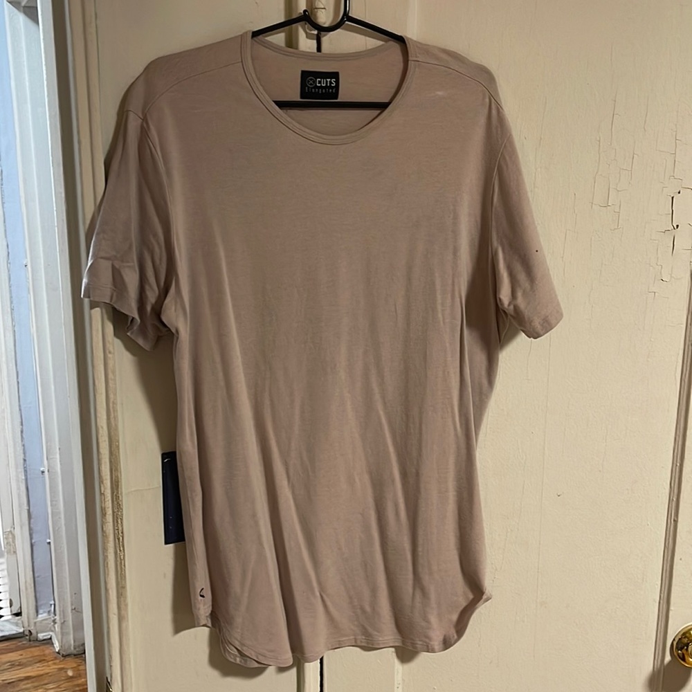 Cuts curve hem tee